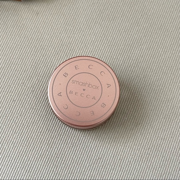 BECCA under eye corrector - Picture 2 of 3